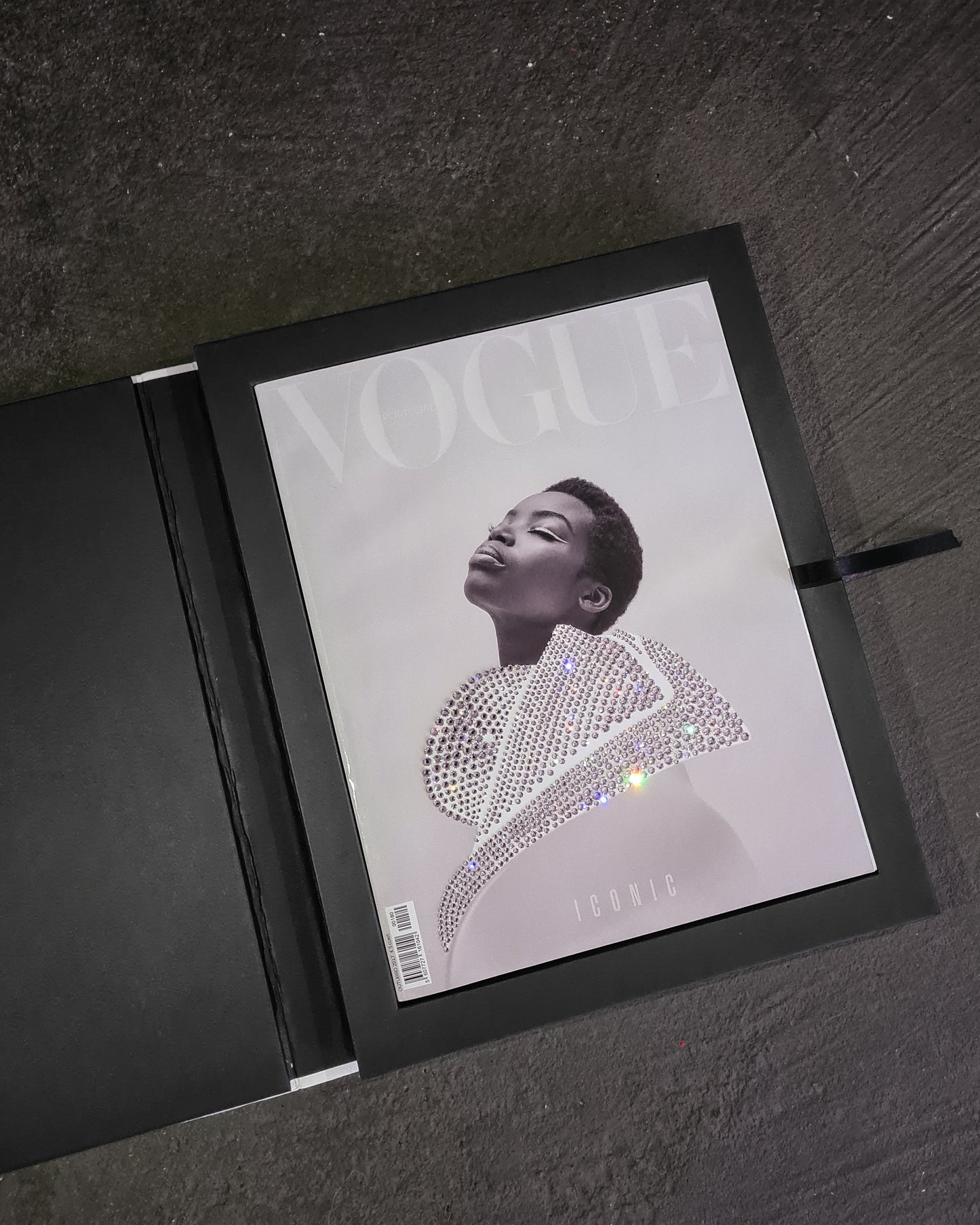 LIMITED EDITION | Iconic w/ crystals
